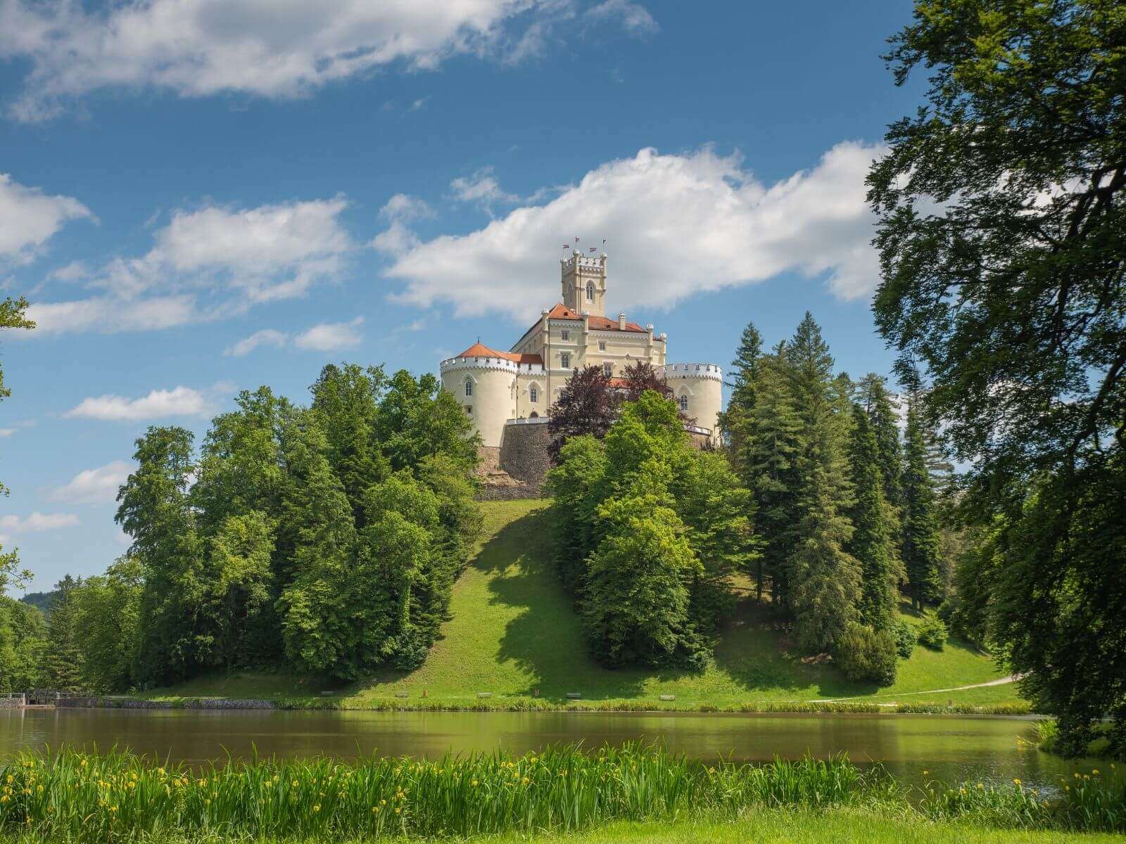 bottom left croatian attractions Sunny Trakoscan castle Photo by Studio Twenty2 Photo credit by Dvor Trakoscan 1